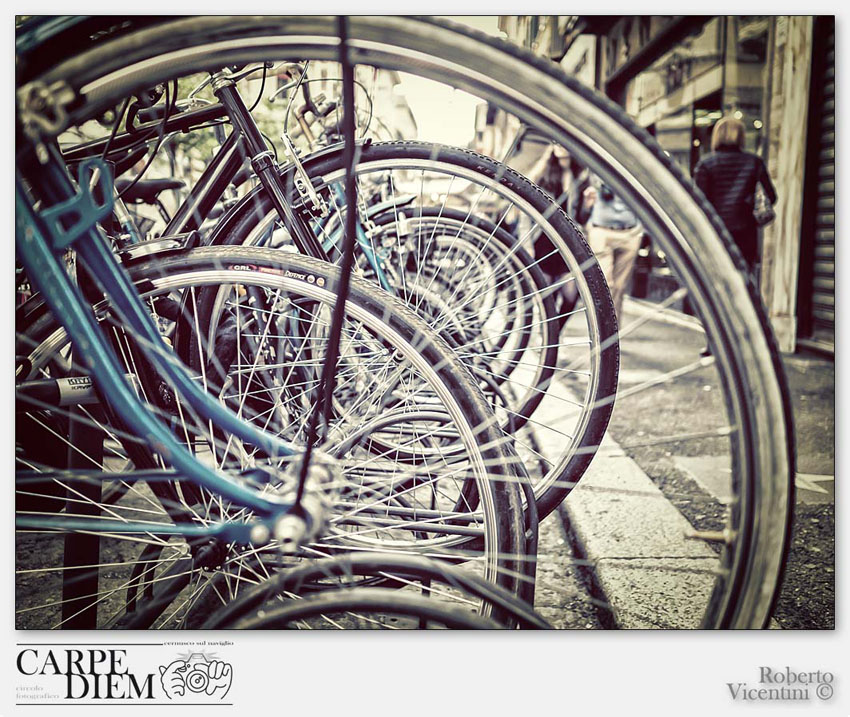 INTO THE WEELS.jpg - OLYMPUS DIGITAL CAMERA
